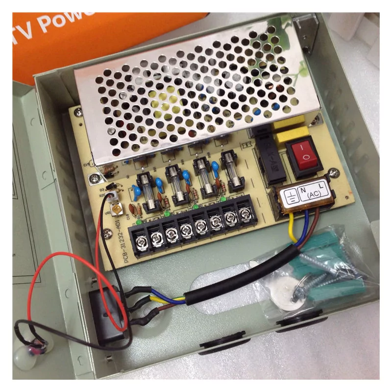BOITIER D'ALIMENTATION CAMERA 12V 5A 4CH SORTIE
